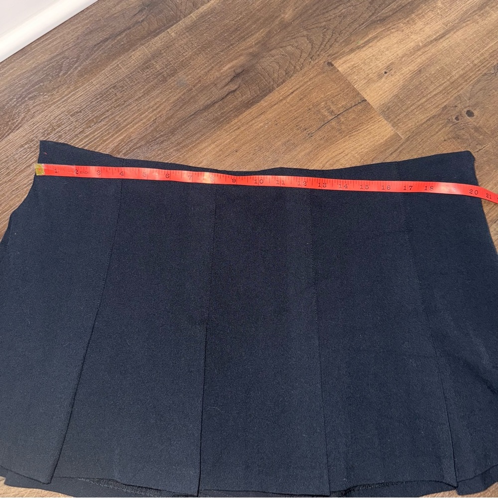 Abercrombie & Fitch Pleated Skirt w/ Built in Shorts - Picture 2 of 6